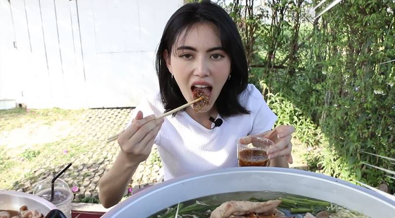 ใหม่ ดาวิกา