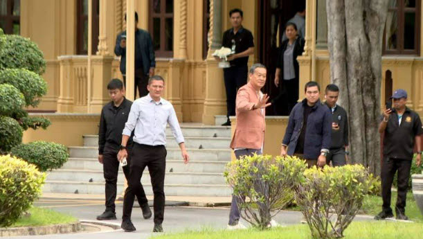 เศรษฐา ทวีสิน