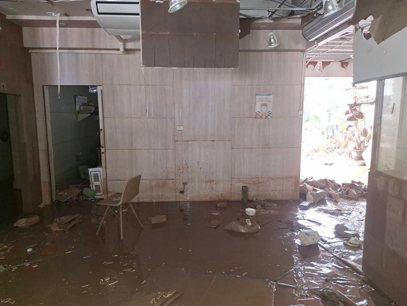 เคน ภูภูมิ ใจสลาย เปิดสภาพร้านที่หาดใหญ่ หลังน้ำลด