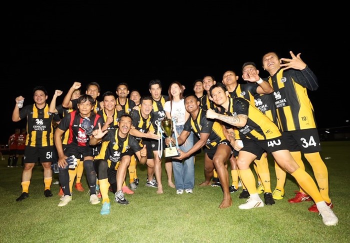 นุ่น วรนุช ร่วมเชียร์ ต๊อด ปิติ แข่งบอลที่เชียงใหม่