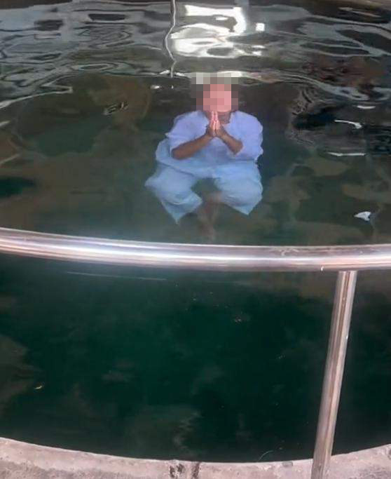 แม่ชีลอยน้ำ