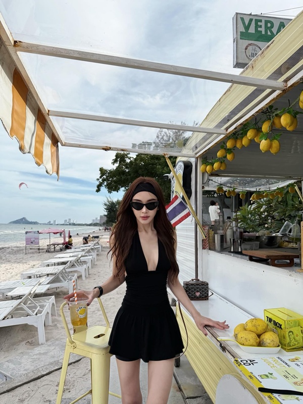 เป้ย ปานวาด อวดหุ่นเซี้ยะในชุดบิกินี่