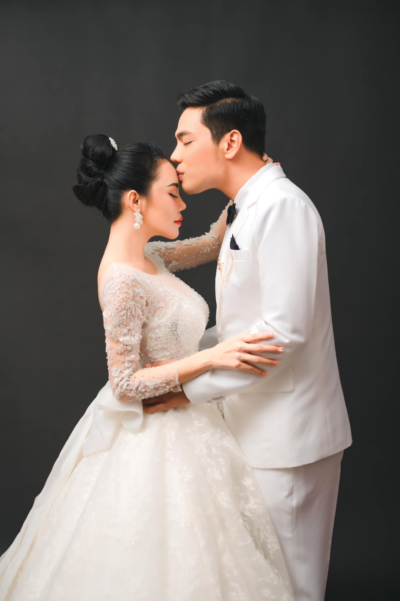  เอ็มมี่ อมลวรรณ 