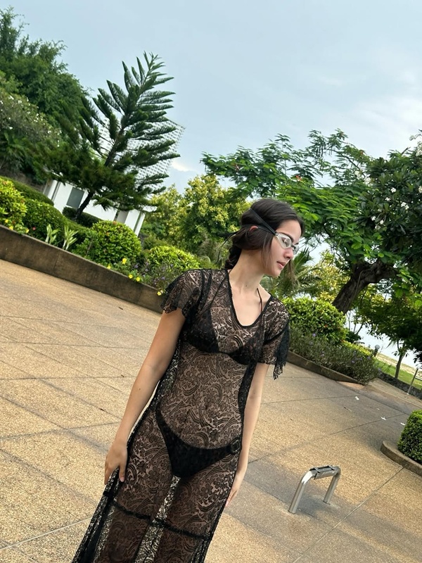 ญาญ่า อุรัสยา ควงแก๊งเพื่อนเที่ยวทะเล อวดชุดแซ่บโชว์หุ่นเซ็กซี่ 