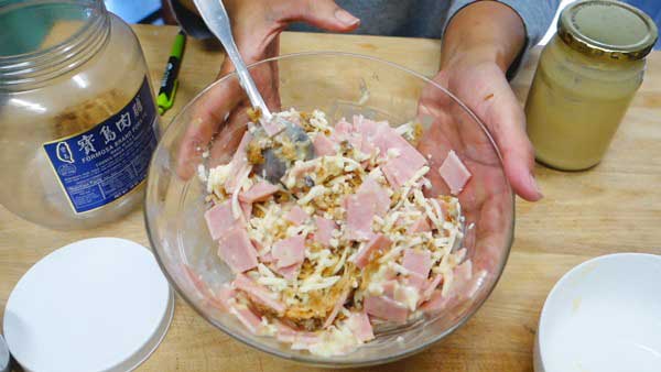 ขนมปังหมูหย็องแฮมชีส