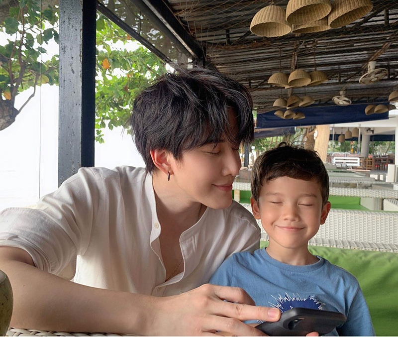 ไมค์ ซาร่า น้องแม็กซ์เวลล์