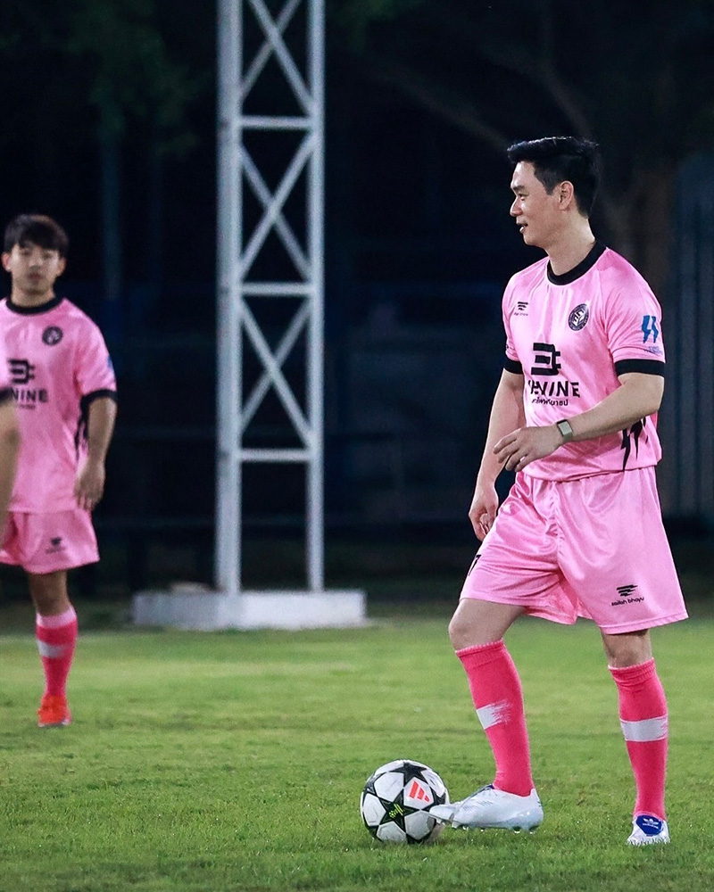  น็อต วิศรุต เปิดภาพเซตใหม่ในลุคนักฟุตบอล 