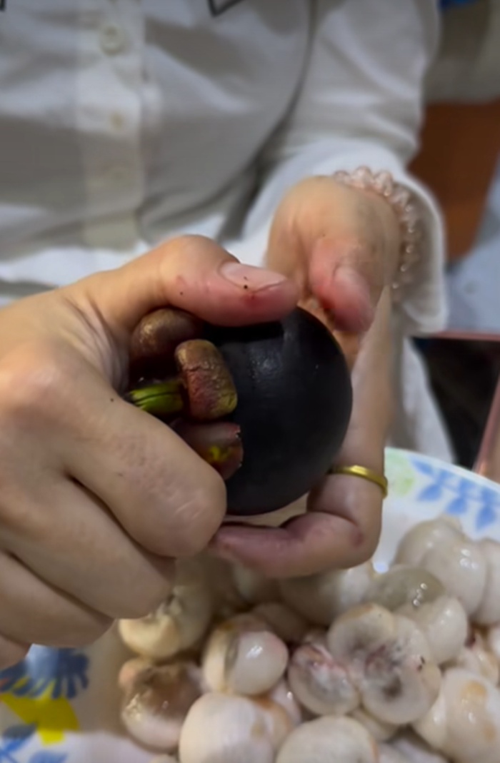 ปอกมังคุด