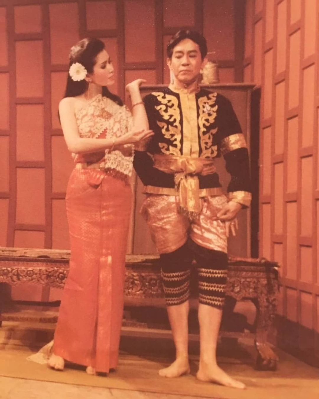 อาภัสรา หงสกุล
