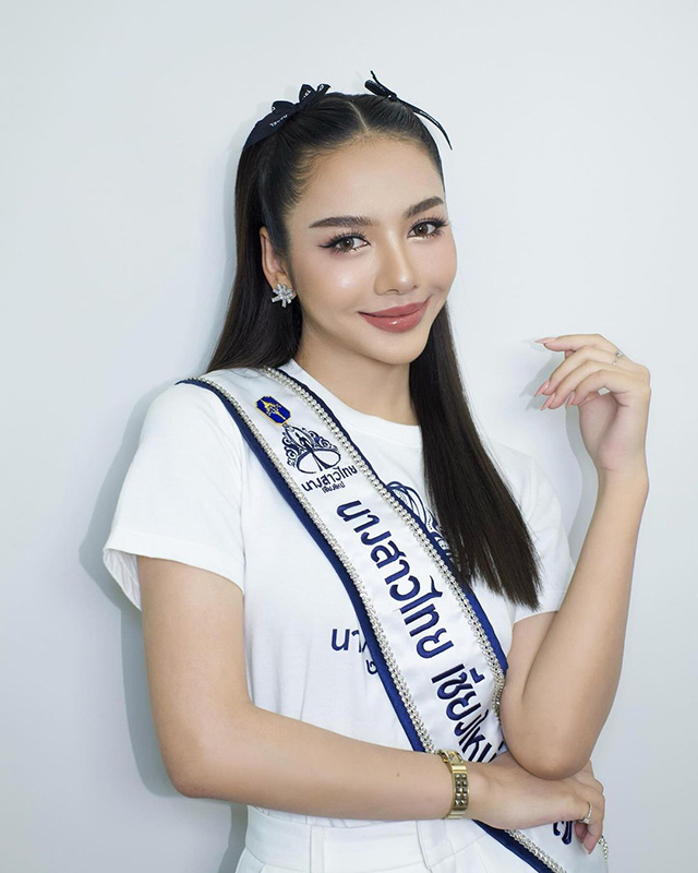 ดินสอสี พนิดา ประวัติ