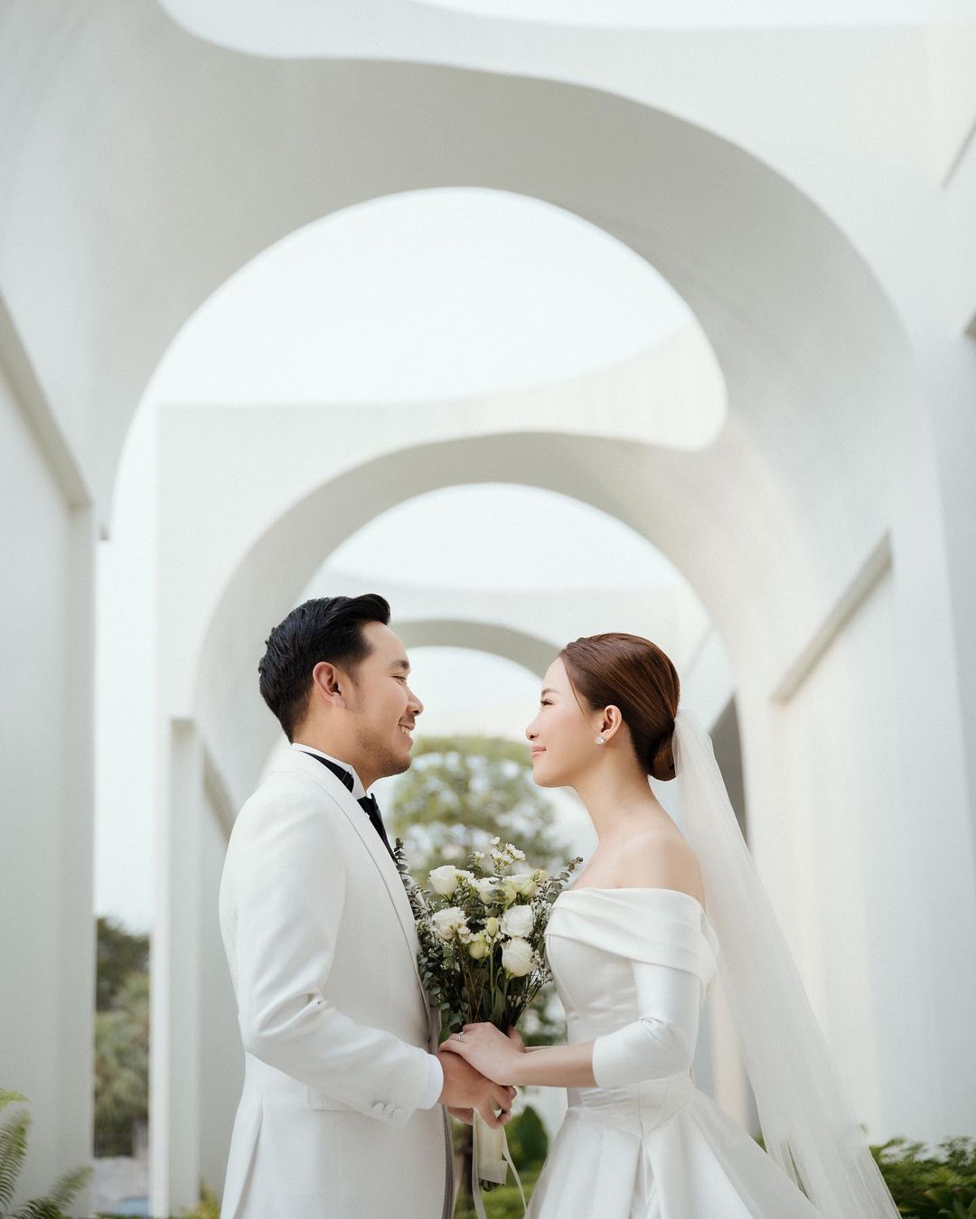 เบลล์ เกิร์ลลี่ เบอร์รี่