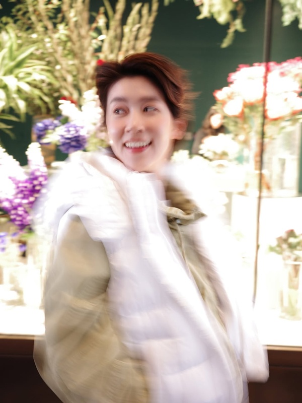 เชียร์ ฑิฆัมพร ควง หมิว รังสินี แจกโมเมนต์มุ้งมิ้ง ๆ ที่อังกฤษ  