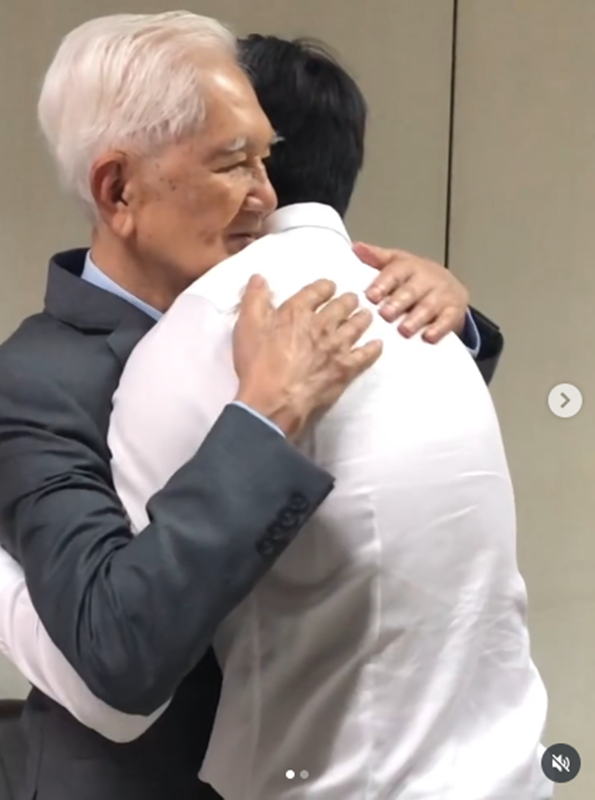 กรณ์ ณรงค์เดช หลั่งน้ำตาสวมกอด คุณพ่อเกษม หลังชนะคดีดัง