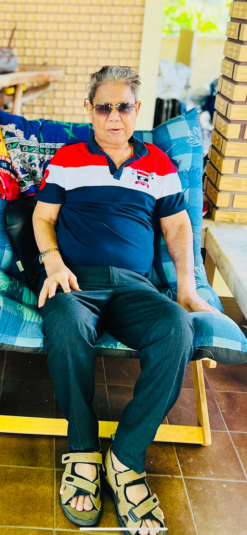  ครูชลธี ธารทอง