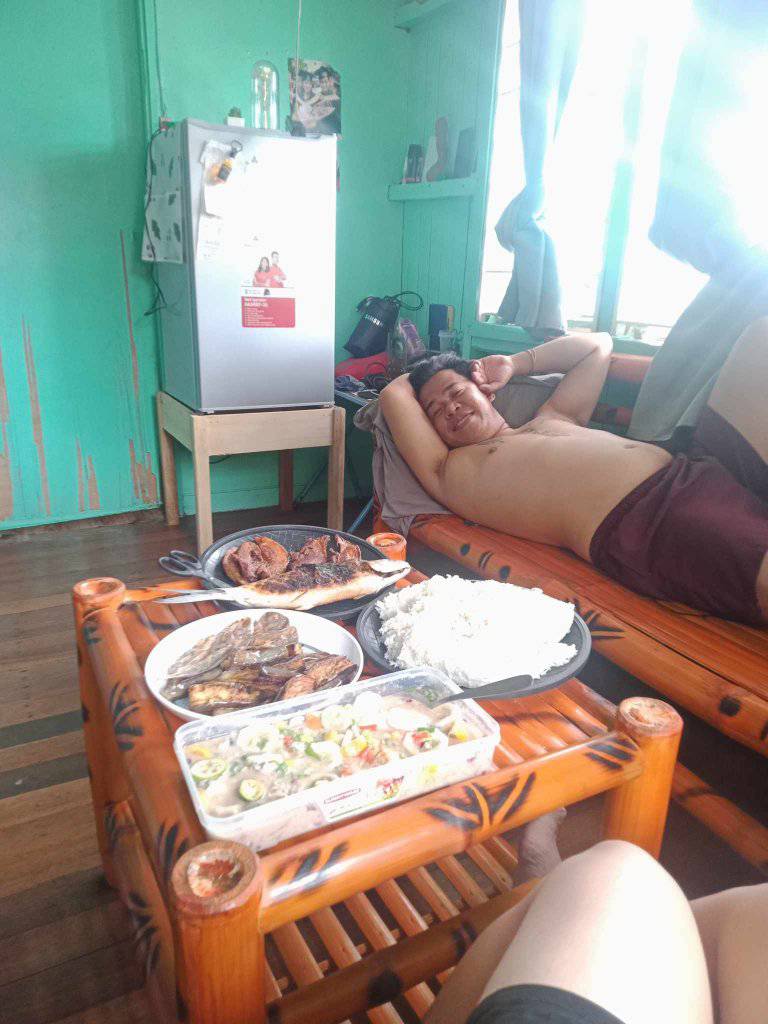 กินข้าวกับเพื่อน