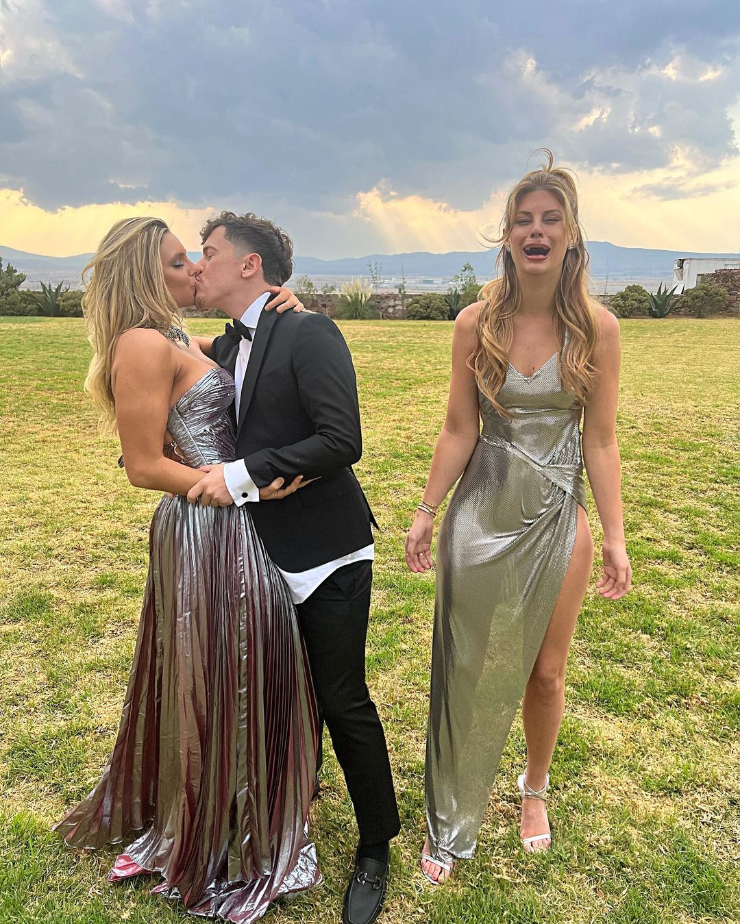 เพื่อนแต่งงาน