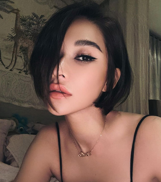 พลอย เฌอมาลย์ ทรงผมสั้นดารา