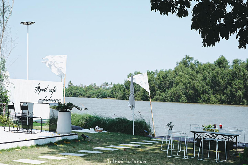 คาเฟ่ริมน้ำ ใกล้กรุงเทพ