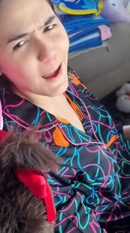 ชมพู่ อารยา แกะของขวัญจากเพื่อนซี้ พลอย ชวพร