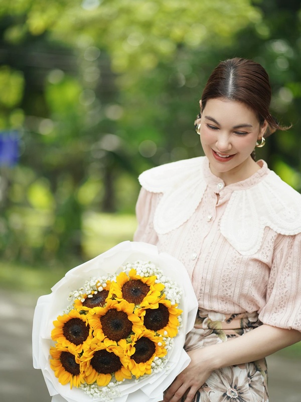 โบว์ เบญจวรรณ ได้ดอกไม้เซอร์ไพรส์