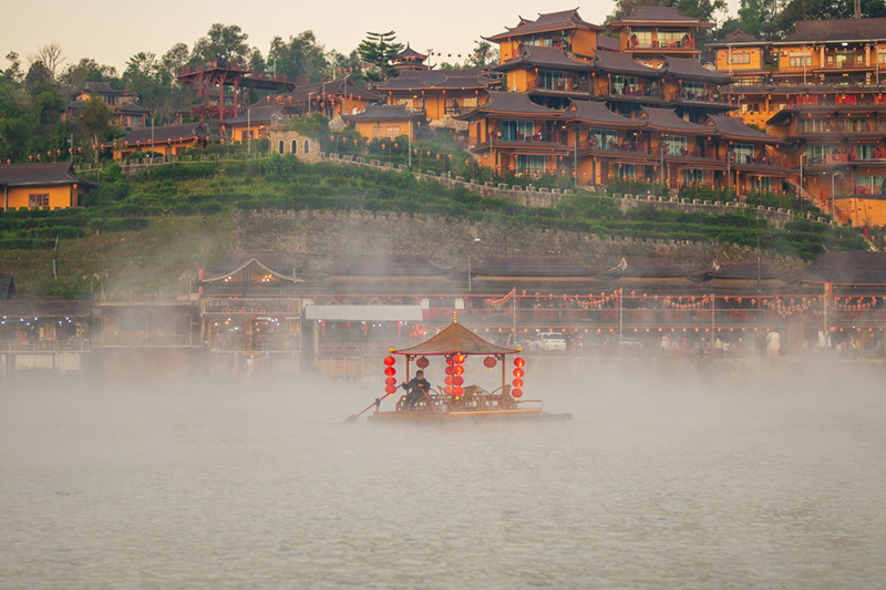 บ้านรักไทย จิบชาล่องเรือ