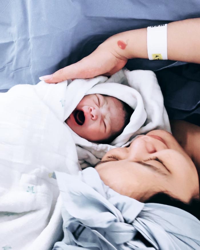 เมรี คำภีร์ คลอดลูก