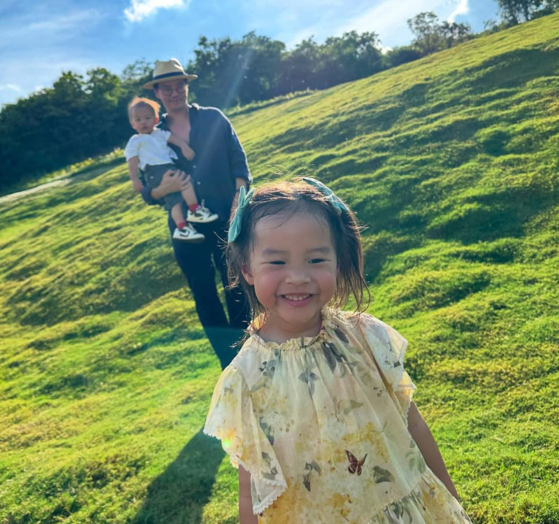 มิว นิษฐา โชว์หุ่นสุดเป๊ะ ควงไฮโซเซนต์ สามีและลูก เที่ยวเขาใหญ่ 