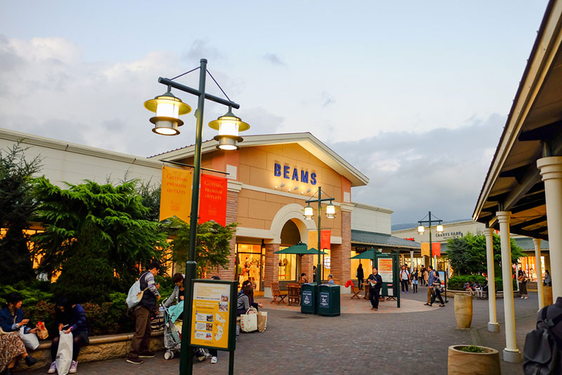 ลักชัวรี่พรีเมี่ยมเอาท์เล็ต