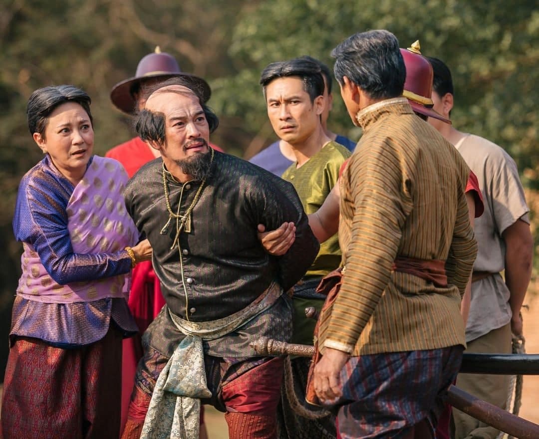 ชาคริต แย้มนาม 