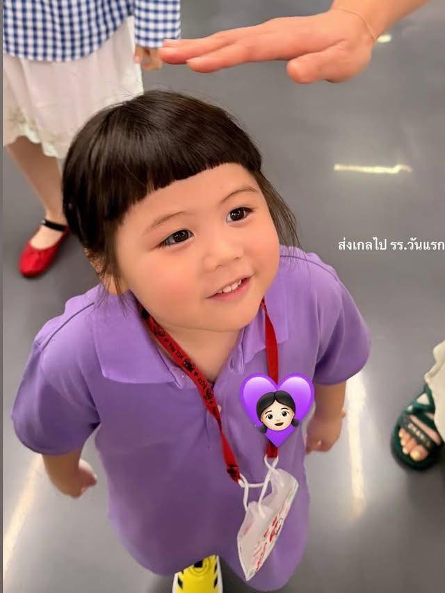 น้องแอบิเกล ในชุดนักเรียน