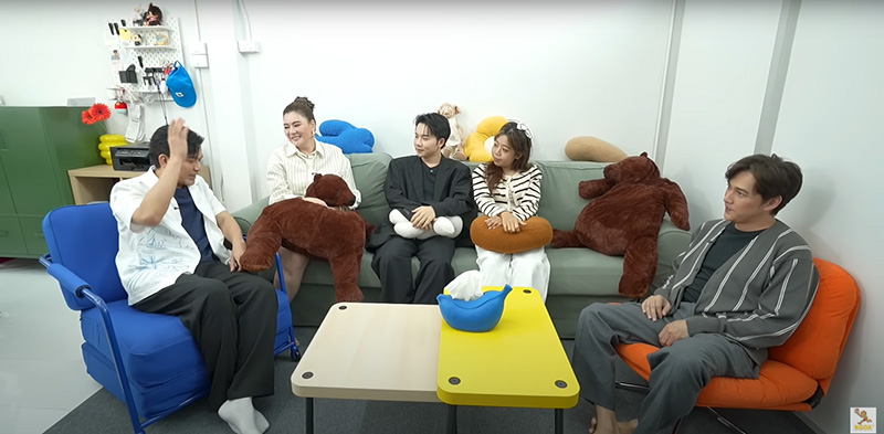 ตีท้ายครัวบุกออฟฟิศคู่หูอินฟลูฯ มอส-มาย