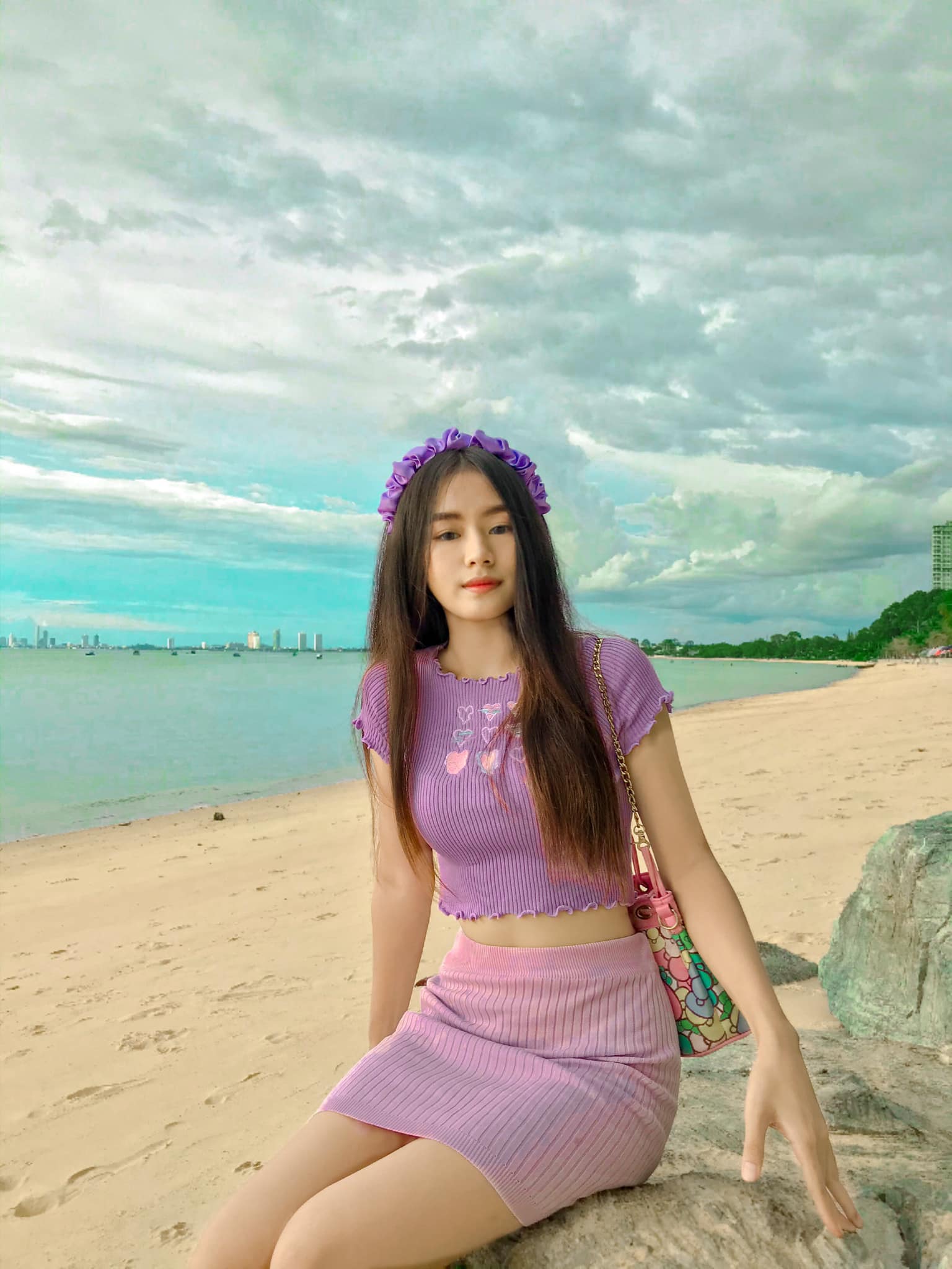 วีวี่ ศิษย์ชาญสิงห์