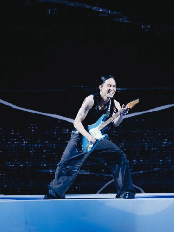 วี วิโอเลต อวยพรวันเกิด เก้า จิรายุ 