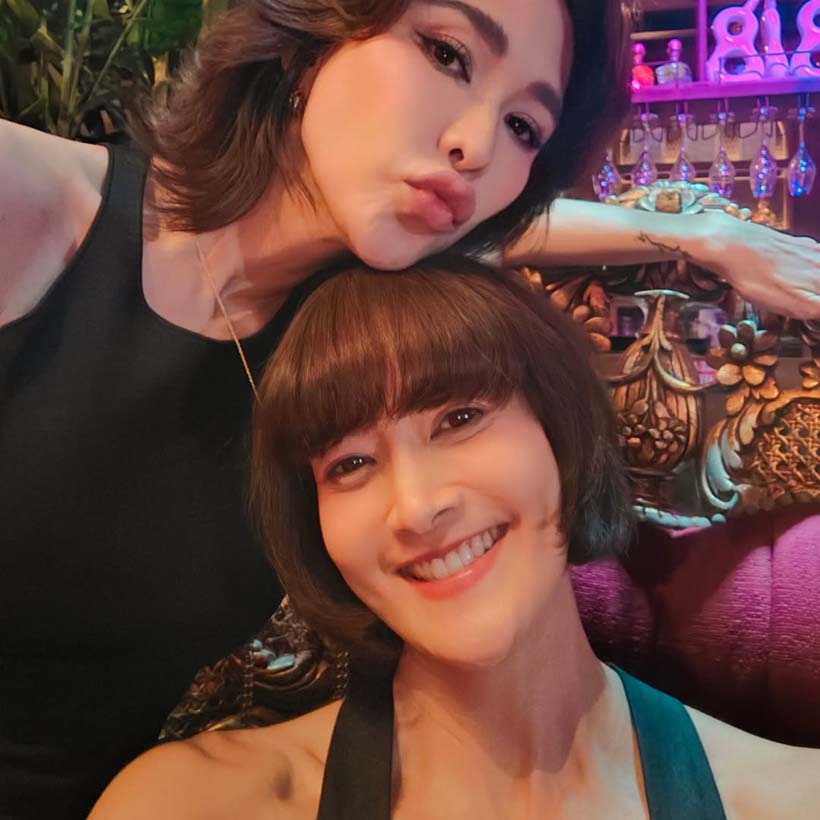 นุ่น สินิทธา ควง พลอย เฌอมาลย์ สวยแพ็กคู่ หลังออกงานร่วมกัน