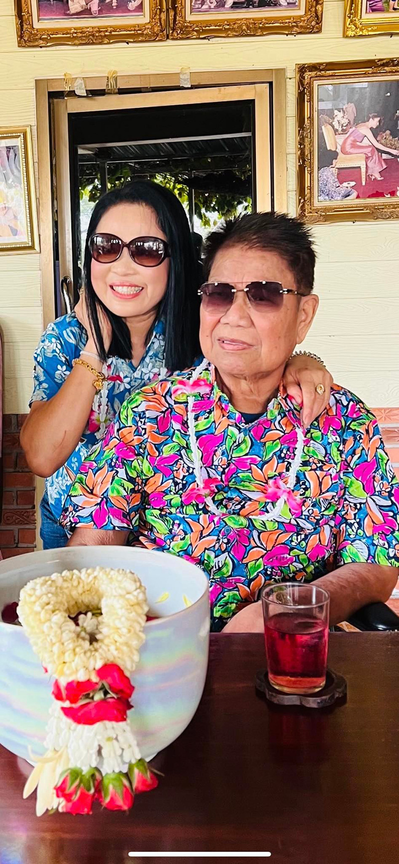  ครูชลธี ธารทอง