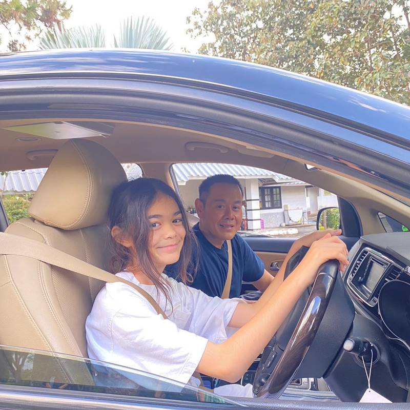 น้องลียา ลูกเป๊ก ธัญญ่า หัดขับรถ