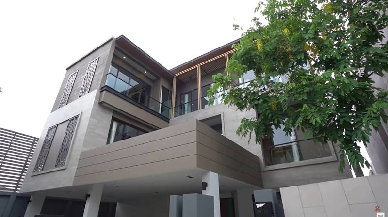 นิกกี้ ณฉัตร, บ้านดารา 