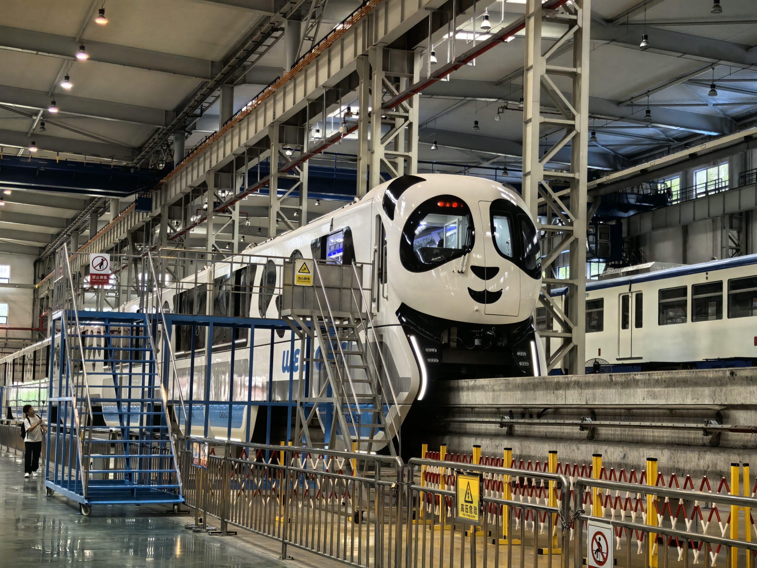 รถไฟฉงชิ่งธีมแพนด้ายักษ์