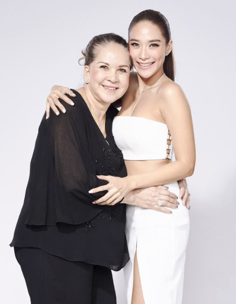 พลอย เฌอมาลย์