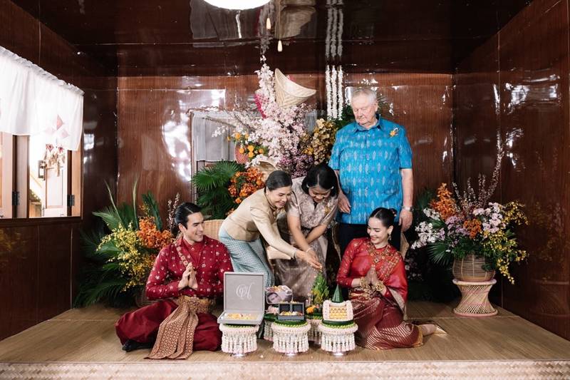 ผ้าห่อสินสอดสู่ขอ ญาญ่า อุรัสยา