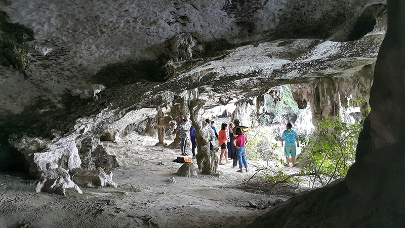 ผาเขาค้อม กระบี่