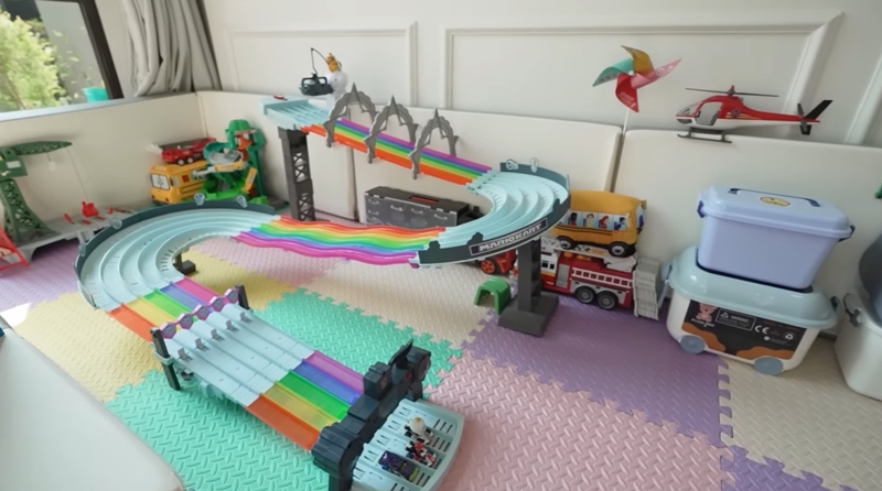 บ้าน กวินท์ ปุ้มปุ้ย ห้อง playroom