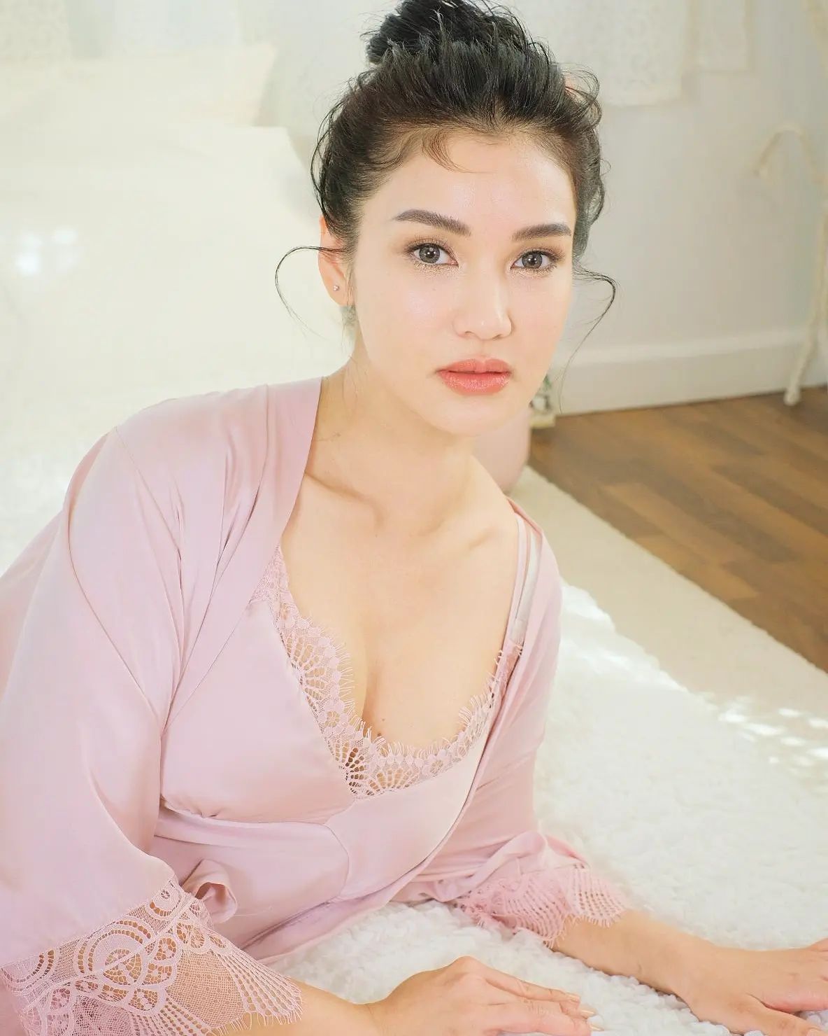 ชมพู่ ก่อนบ่าย 