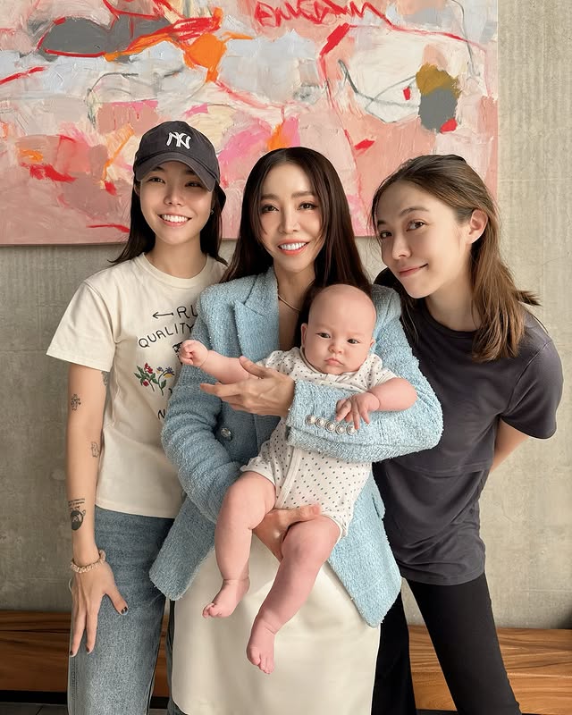 ส้ม ชวัลญา แม่พีช พชร ลงรูปอุ้มหลาน คนโฟกัสคุณยายหน้าเด็ก แถมสวยเป๊ะ