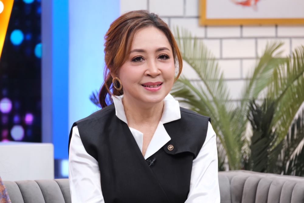 น้ำฝน โกมลฐิติ กวาง กมลชนก