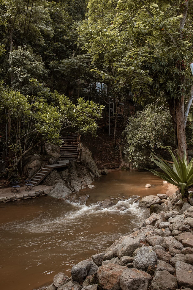 ลำธารริมที่พัก The River Maekampong Chiang Mai