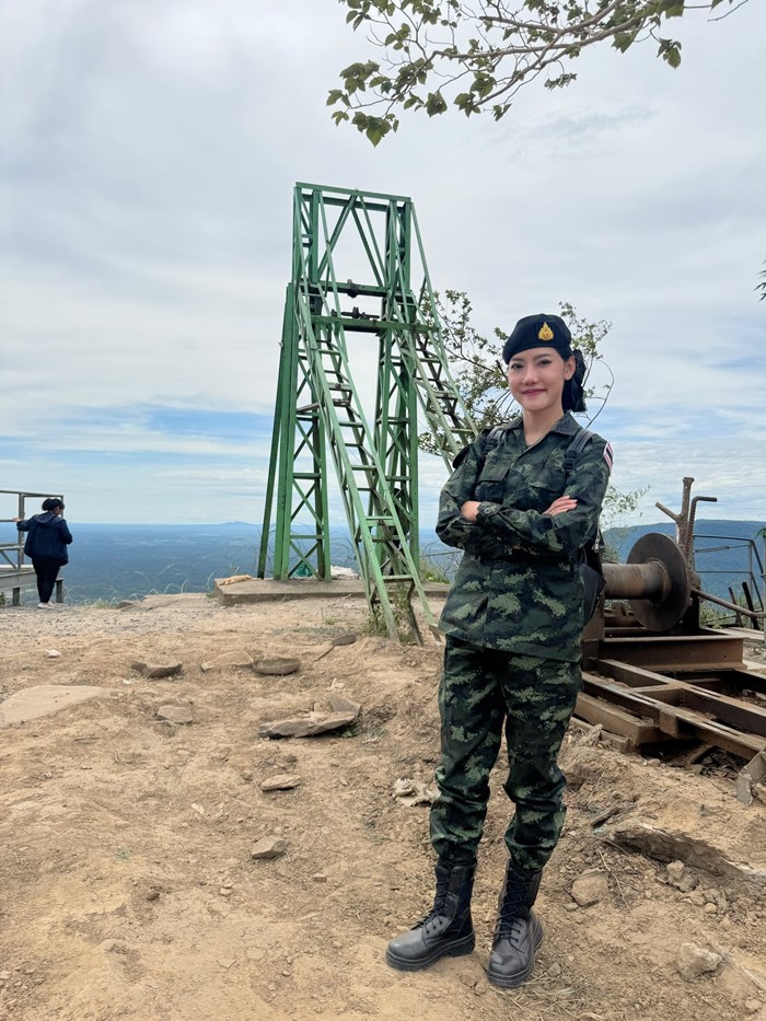 ผู้พันชมพู่ พ.อ.หญิง นุชระวี แจ่มจำรัส รองโฆษก ทบ. 