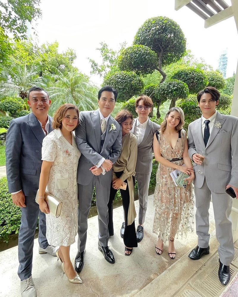 เคลลี่ ควง พลอยไพลิน เข้าพิธีแต่งงาน