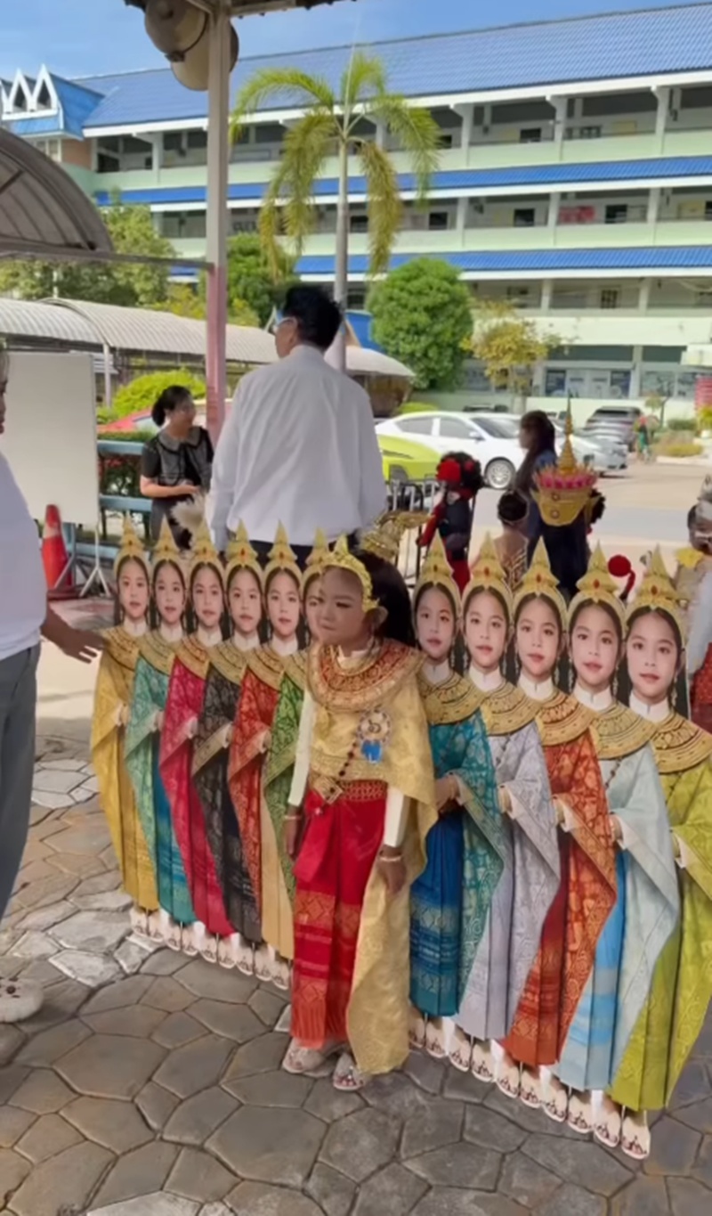 นางสิบสอง