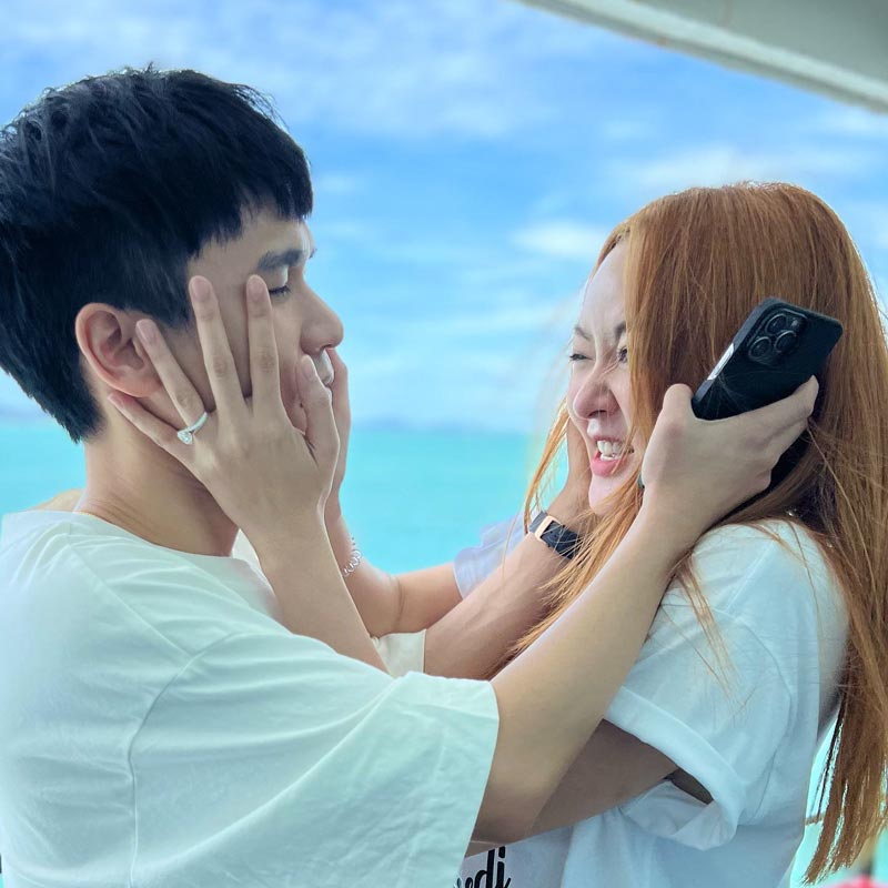 แก้มบุ๋ม พีท